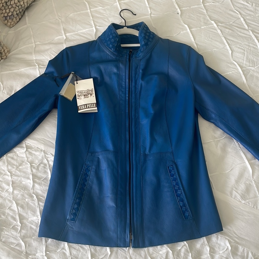 Italian Women’s Reversible Blue Leather and Suede short waisted jacket; Medium - Picture 9 of 16